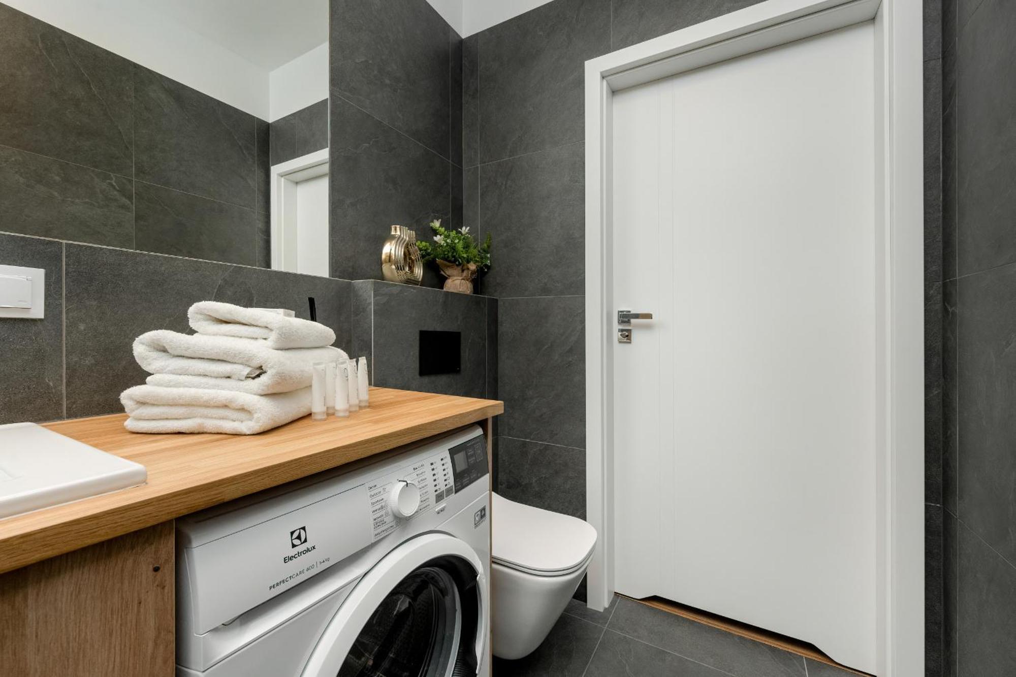 Apartment Mieszczanska Modern With Balcony & Free Parking By Renters