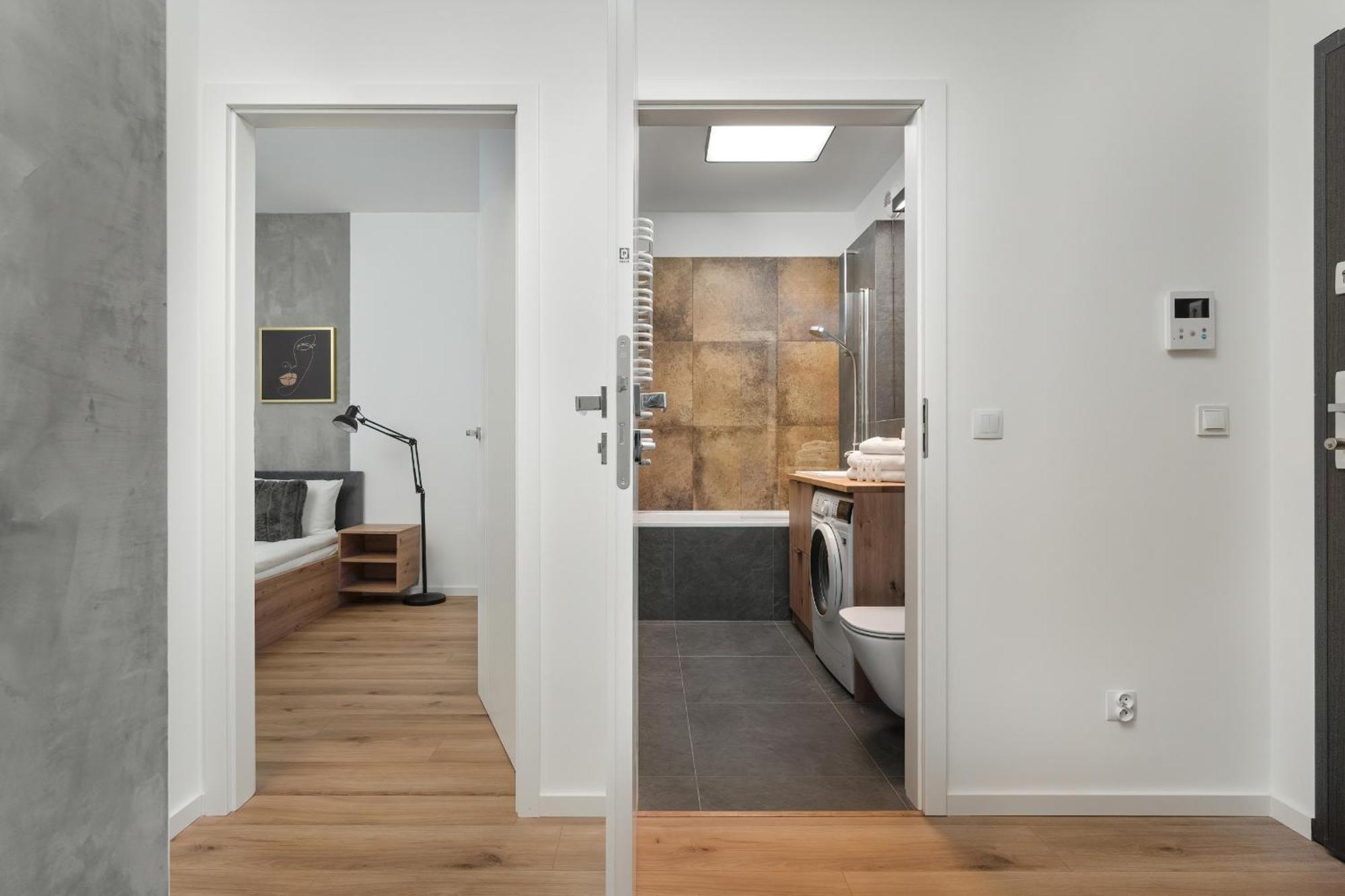 Apartment Mieszczanska Modern With Balcony & Free Parking By Renters Wroclaw